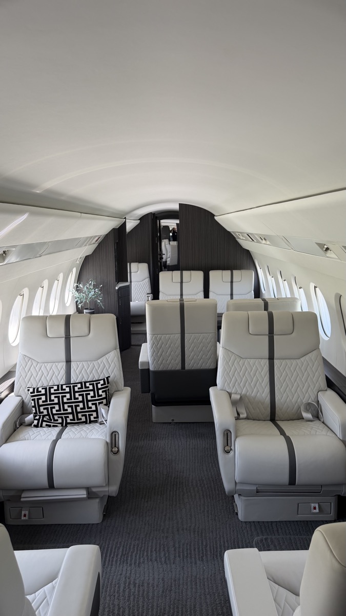 Falcon 900 (N314SJ) cabin