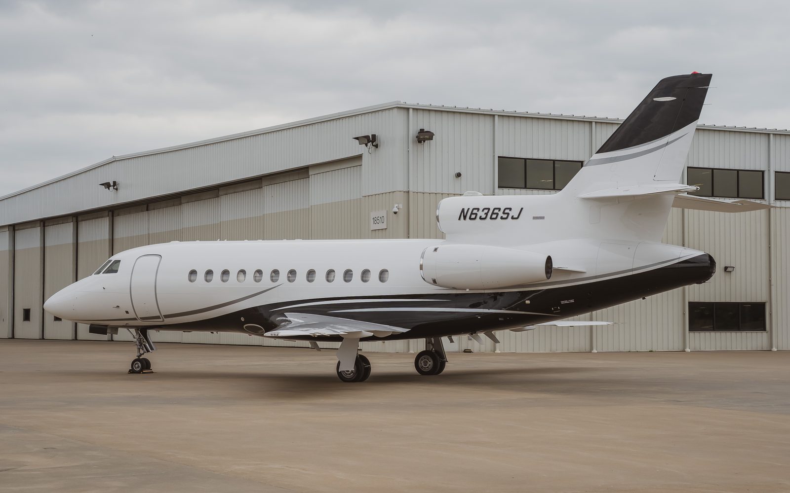 Dassault Falcon 900B (N636SJ)