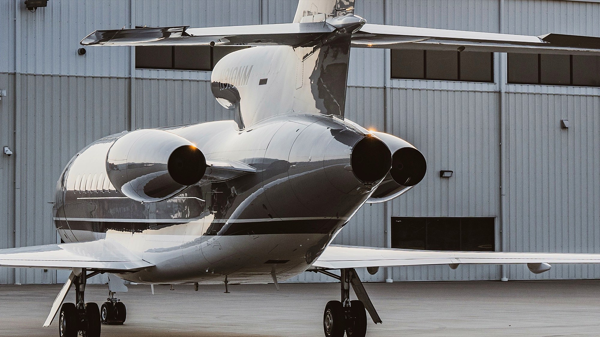 Falcon 900 tail and engines
